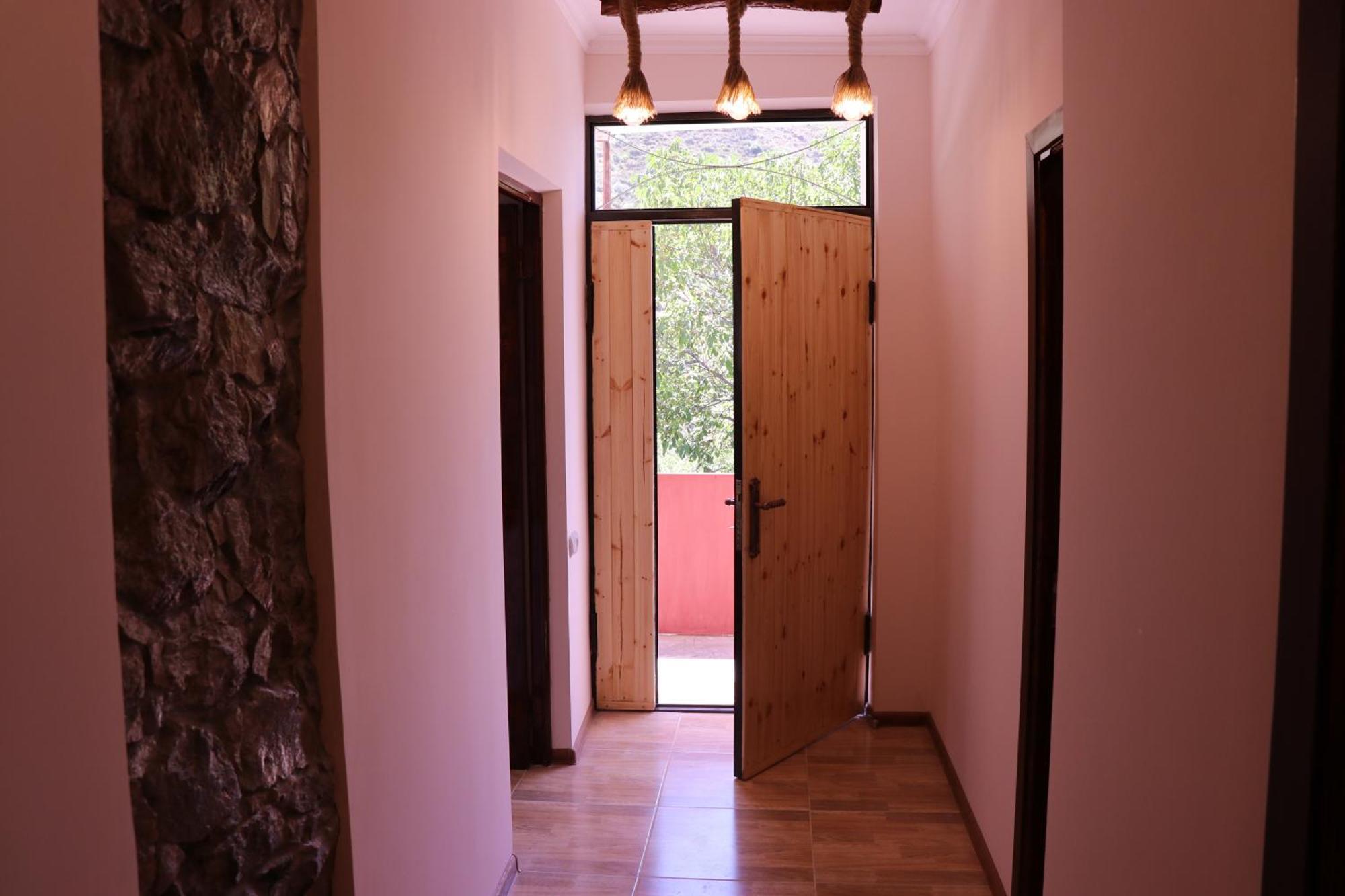 Legend Guest House Yekhegis Exterior foto